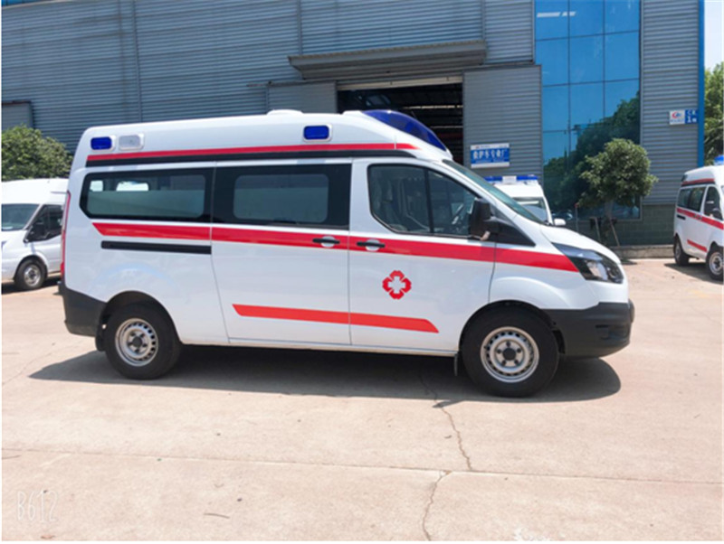 福特V362救護車 (2).jpg